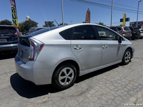 Used 2015 Toyota Prius Two FWD image 4