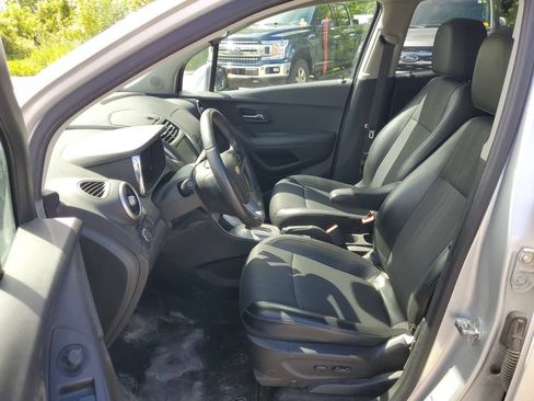Used 2016 Chevrolet Trax LT w/ LT Convenience Package FWD image 8
