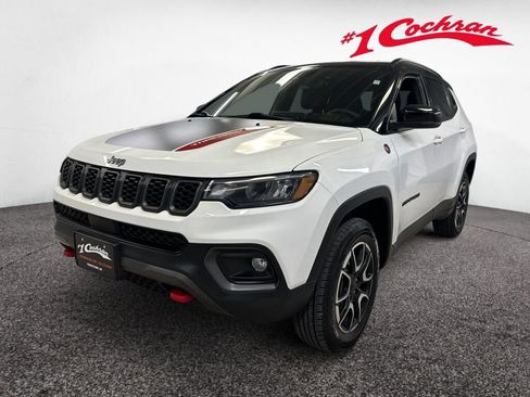 Used 2024 Jeep Compass Trailhawk AWD/4WD image 31