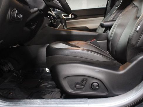 Used 2025 Jeep Compass Limited image 18