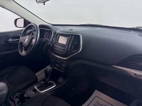 Used 2015 Jeep Cherokee Latitude w/ Cold Weather Group image 27