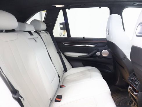 Used 2016 BMW X5 M image 24