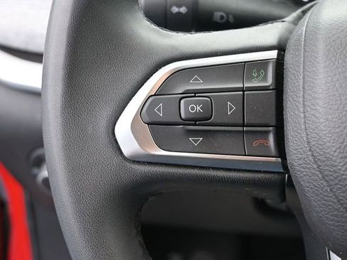 Used 2024 Jeep Compass Latitude image 30