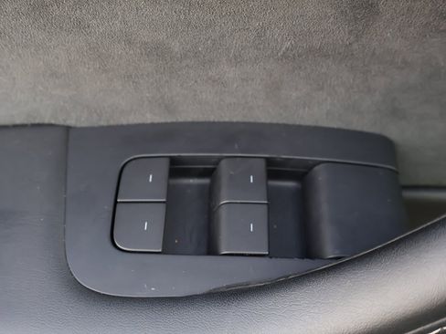 Used 2023 Tesla Model Y Long Range image 41