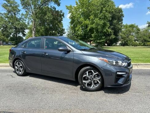 Used 2019 Kia Forte LXS FWD image 2