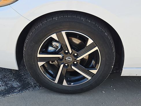 Used 2024 Nissan Sentra SV FWD image 14