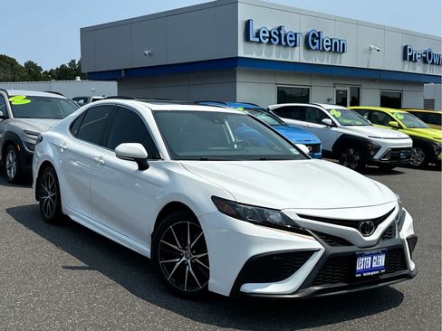 Used 2022 Toyota Camry SE w/ Cold Weather Package FWD image 29