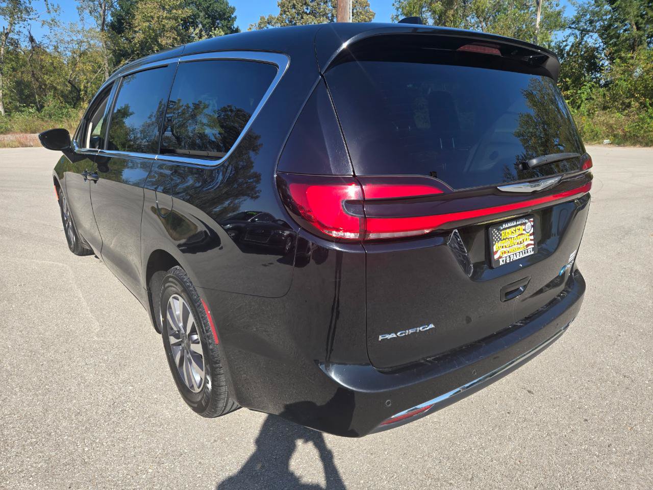 Used 2024 Chrysler Pacifica Limited FWD image 6