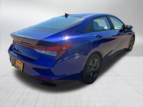 Used 2023 Hyundai Elantra SEL w/ Cargo Package FWD image 3