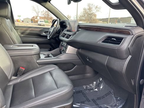Used 2023 Chevrolet Suburban LT image 32
