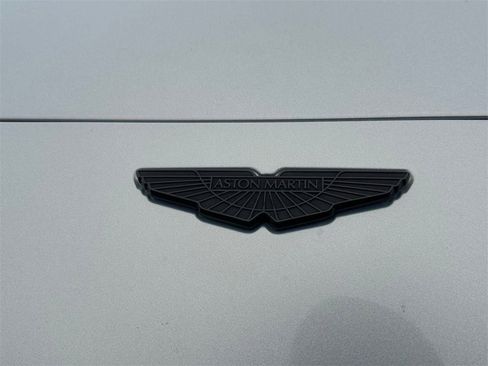 Used 2022 Aston Martin V8 Vantage Roadster image 8