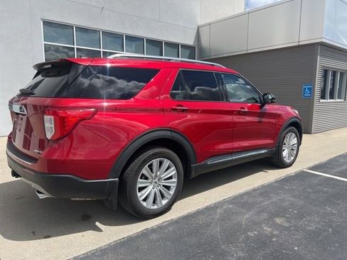Used 2024 Ford Explorer Limited w/ Equipment Group 301A AWD/4WD image 9
