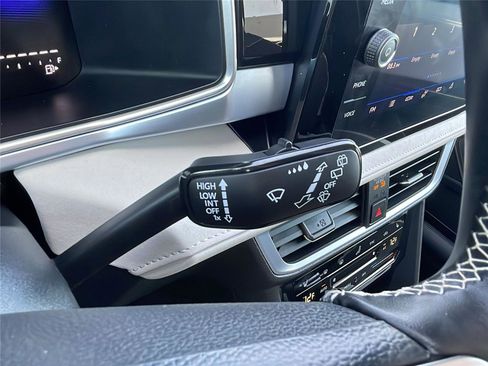 Used 2025 Volkswagen Taos SE image 26