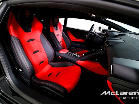 Used 2023 Lamborghini Huracan EVO image 19