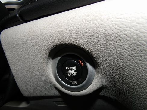 Used 2018 Chrysler Pacifica Limited w/ Tire & Wheel Group image 47