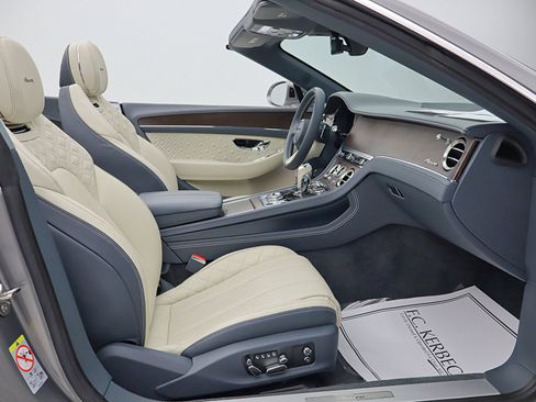 Used 2023 Bentley Continental GT Azure image 42