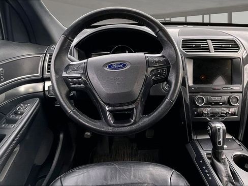 Used 2018 Ford Explorer XLT w/ Equipment Group 202A AWD/4WD image 6