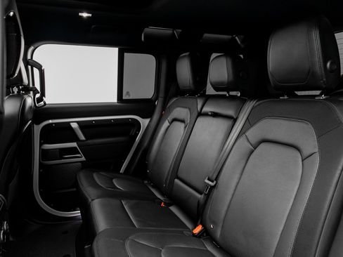 Used 2023 Land Rover Defender 110 X-Dynamic SE image 32