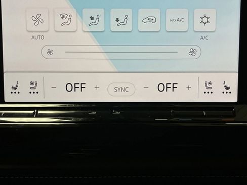 Used 2025 Volkswagen Atlas Cross Sport SE w/ Panoramic Sunroof Package image 8