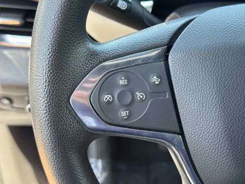 Used 2023 Chevrolet Traverse LS FWD image 11