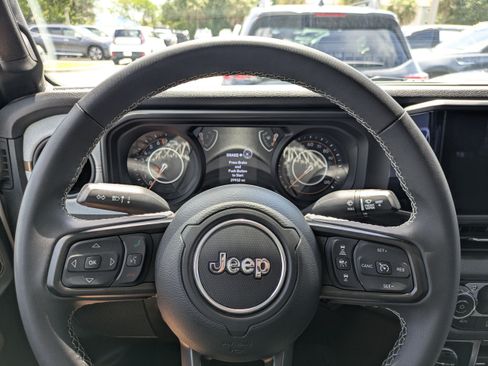 Used 2025 Jeep Gladiator Sport AWD/4WD image 25