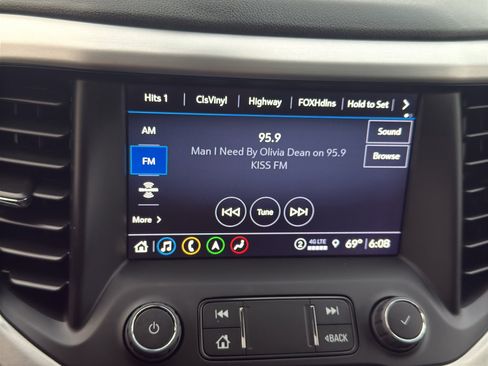 Certified 2023 GMC Acadia SLT w/ LPO, Floor Liner Package AWD/4WD image 19