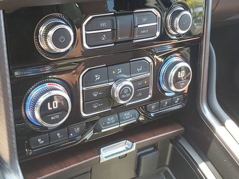 Certified 2023 GMC Yukon XL Denali Ultimate AWD/4WD image 30