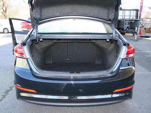 Used 2017 Hyundai Elantra SE image 21