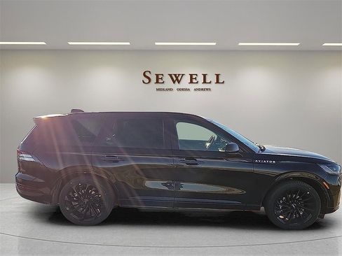 New 2026 Lincoln Aviator Reserve w/ Luxury Package image 5