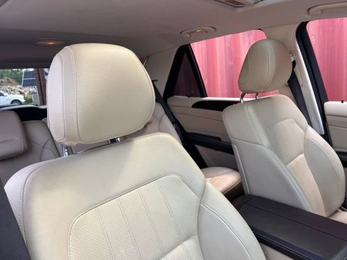 Used 2018 Mercedes-Benz GLE 350 w/ Premium 1 Package image 34