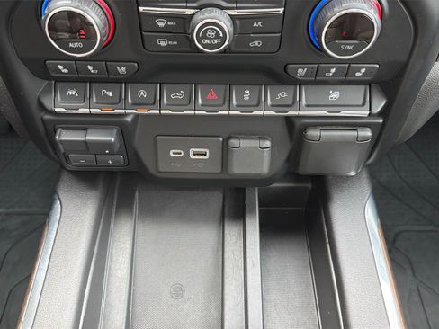 Used 2021 Chevrolet Silverado 1500 High Country w/ Technology Package image 24