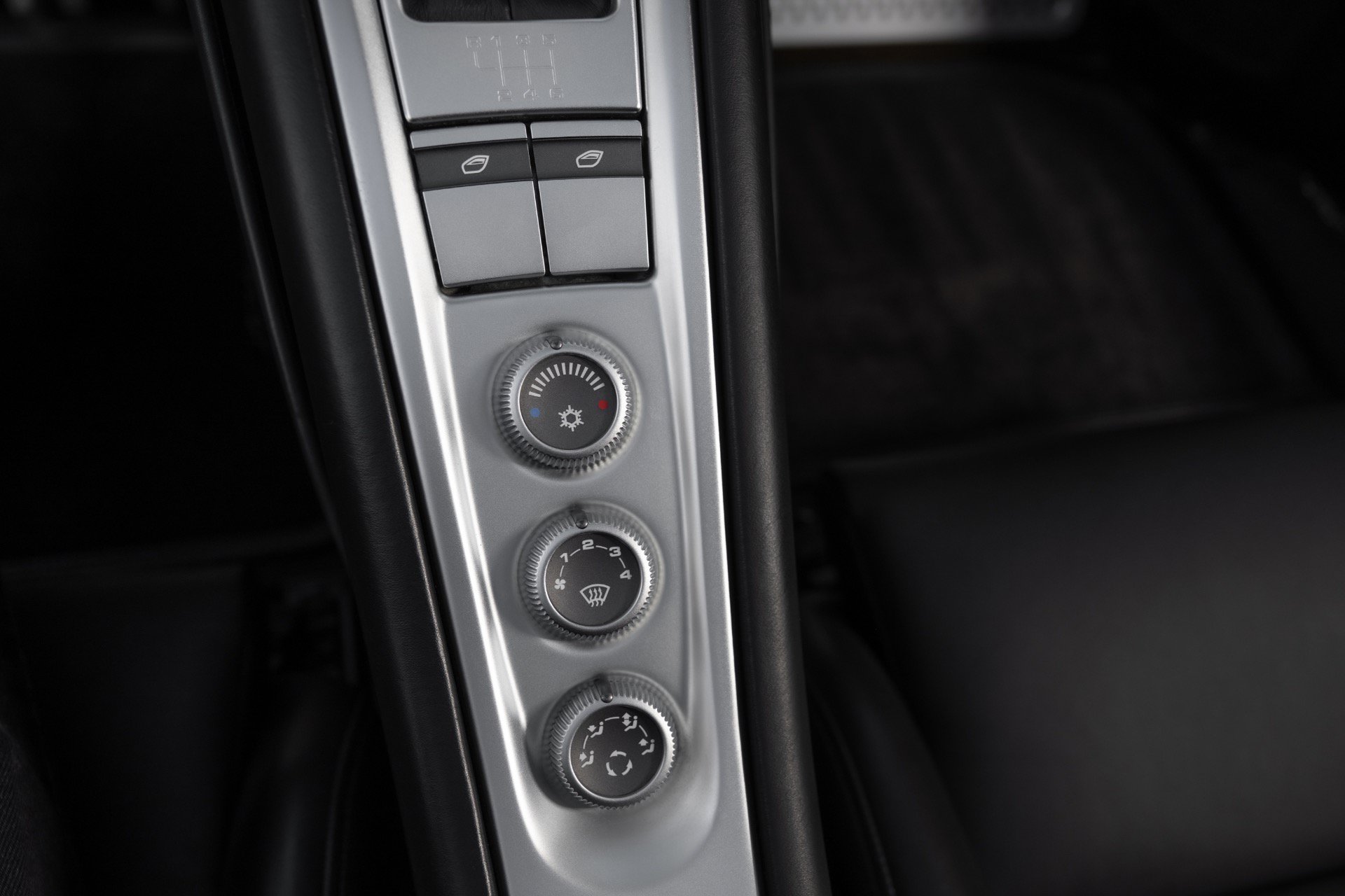 Used 2005 Porsche Carrera GT RWD image 43