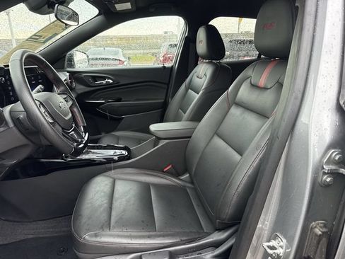 Certified 2025 Chevrolet Trax RS FWD image 25