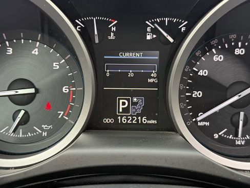 Used 2015 Toyota Land Cruiser image 19