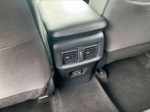 Used 2025 Toyota RAV4 XLE AWD/4WD image 28