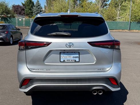 Used 2025 Toyota Highlander XSE AWD/4WD image 7