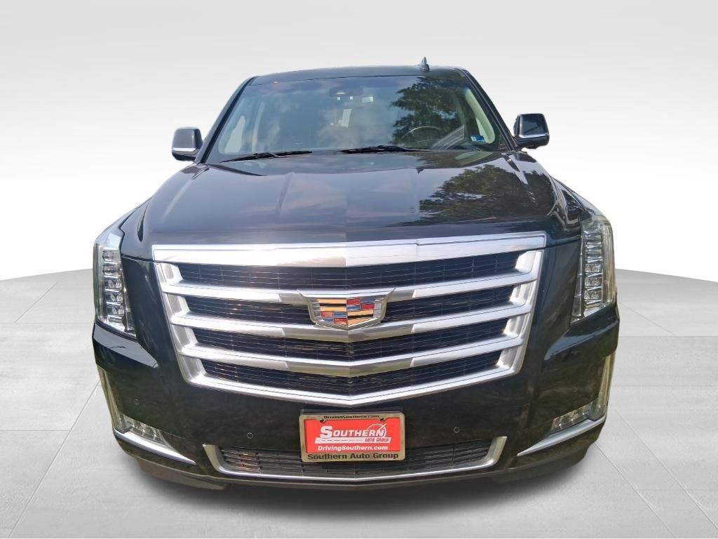 Used 2017 Cadillac Escalade Luxury AWD/4WD image 2