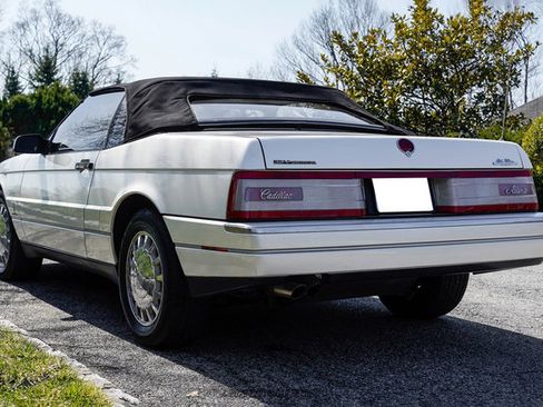 Used 1993 Cadillac Allante FWD image 16