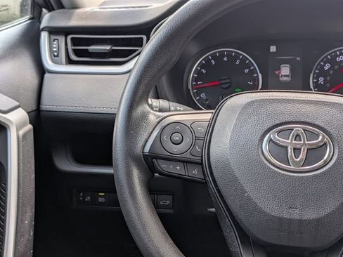Used 2021 Toyota RAV4 XLE w/ Convenience Package FWD image 18