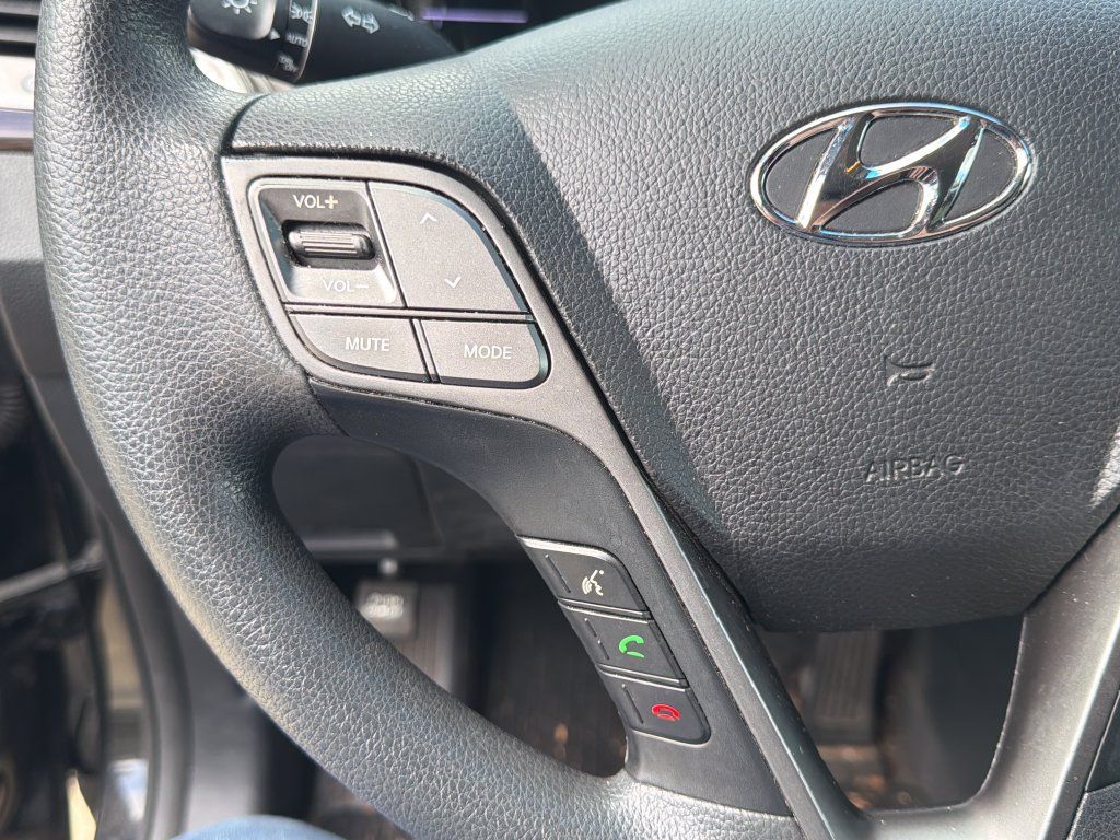 Used 2018 Hyundai Santa Fe SE w/ Cargo Package FWD image 18