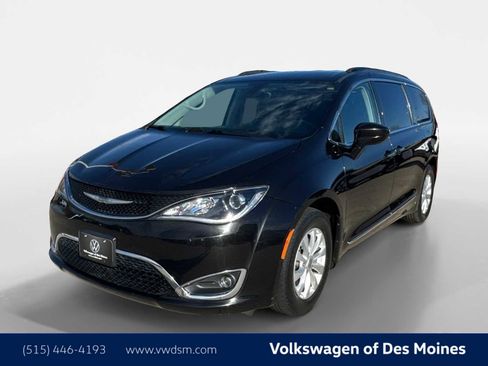 Used 2017 Chrysler Pacifica Touring-L image 1