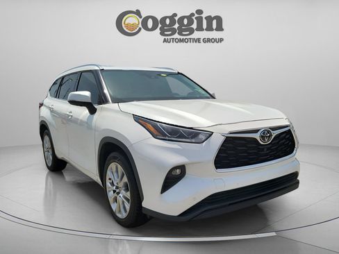 Used 2022 Toyota Highlander Limited FWD image 8