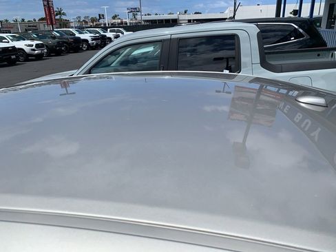 Used 2016 Toyota Avalon XLE w/ Preferred Accessory Package FWD image 13