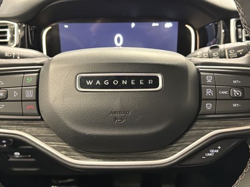 Used 2022 Jeep Wagoneer Series III w/ Premium Group I AWD/4WD image 16