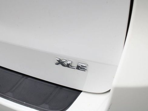 Used 2013 Toyota Sienna XLE image 10