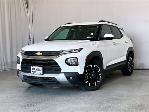 Used 2021 Chevrolet TrailBlazer LT w/ Convenience Package image 2