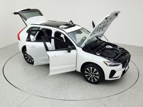 Certified 2025 Volvo XC60 B5 Plus image 34