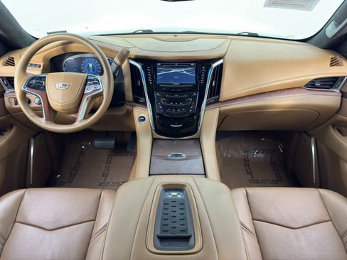 Used 2017 Cadillac Escalade ESV Platinum image 12