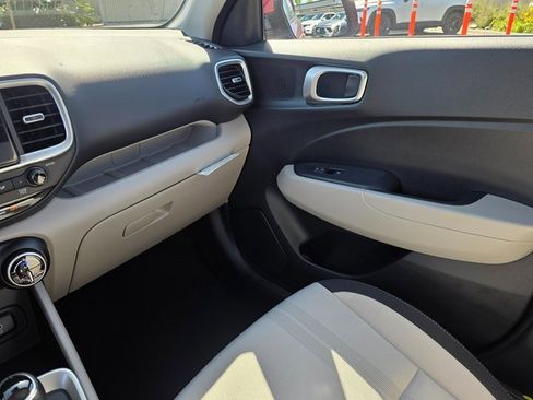 New 2025 Hyundai Venue SEL image 30