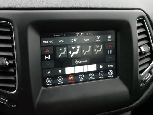 Used 2020 Jeep Compass Latitude w/ Cold Weather Group image 22